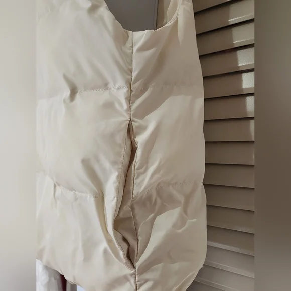 johnnie-O Lina Puffer Vest In Birch NWT M - Picture 5 of 7